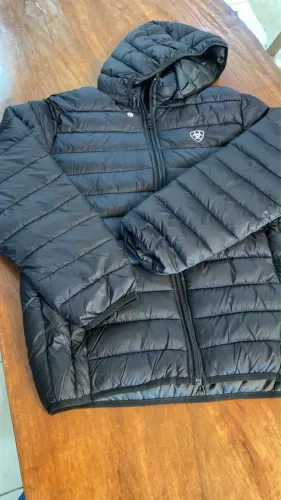 Jaqueta Puffer ariat