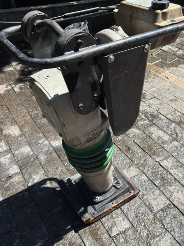 Compactador de Solo Wacker CP 70-G
