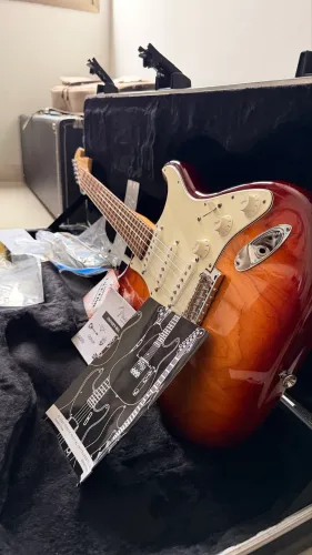 Guitarra Fender American standard Stratocaster impecável