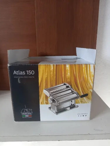 Vende-se maquina de fazer macarrão
