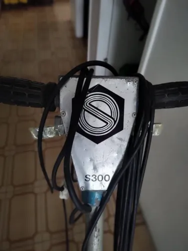 ENCERADEIRA INDUSTRIAL PARA PISOS S300 (OBS:COM DEFEITO)