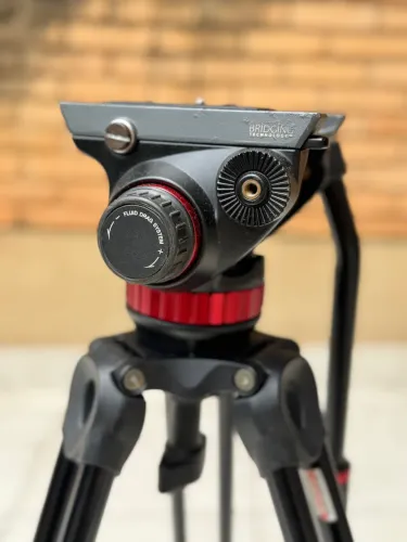 Tripé Manfrotto MVT-502 com cabeça hidráulica MVH-502 A