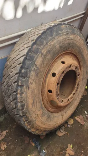 Roda com pneu 1000