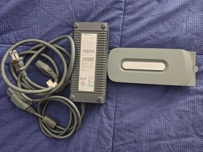 Fonte Xbox360 original+ HD de 60gb.