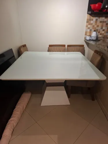 Mesa 8 lugares com 4 cadeiras