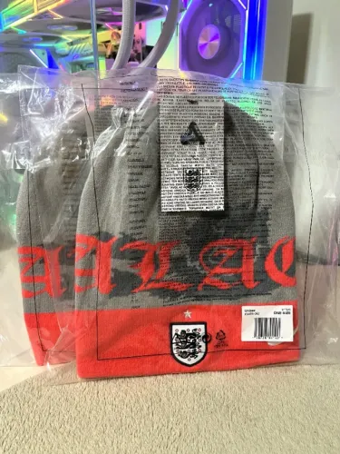 Touca Nike England x Palace Uncuffed Pewter Grey (NOVA/ORIGINAL)