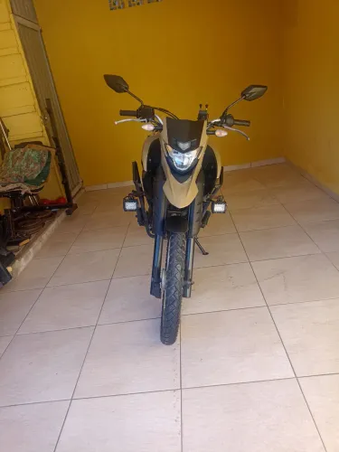 Yamaha Lander bege militar 