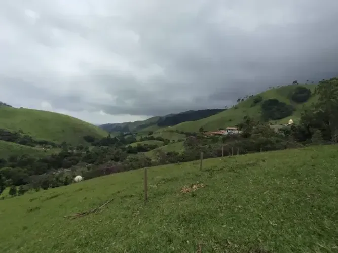 Um Lugar Belíssimo, com Vista Estonteante no Pico dos Marins, em Piquete/SP
