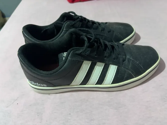 Tênis Adidas