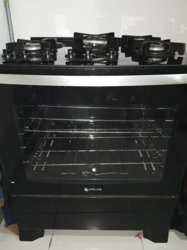 Fogão Atlas 5 bocas,com mesa de vidro temperado/Forno funcionando perfeitamente