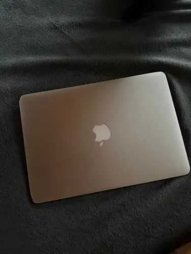 MacBook Air 13 2017 i5 8GB