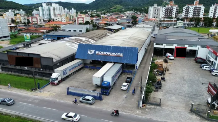 Galpão/Depósito/Armazém de 1750m em frente da BR 101 em Biguaçu