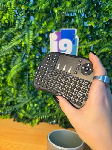 Mini Teclado Sem Fio com Touchpad Integrado