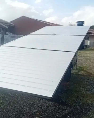 PORTÃO METÁLICO DESLIZANTE EM CHAPA FRISADA GALVANIZADA. NOVO ACOMPANHA ROLDANAS, TRILHO.