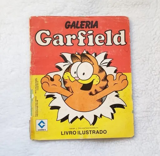 Álbum de figurinhas antigo galeria Garfield de 1978