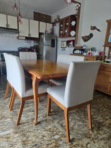 Conjunto de Mesa e Cadeiras