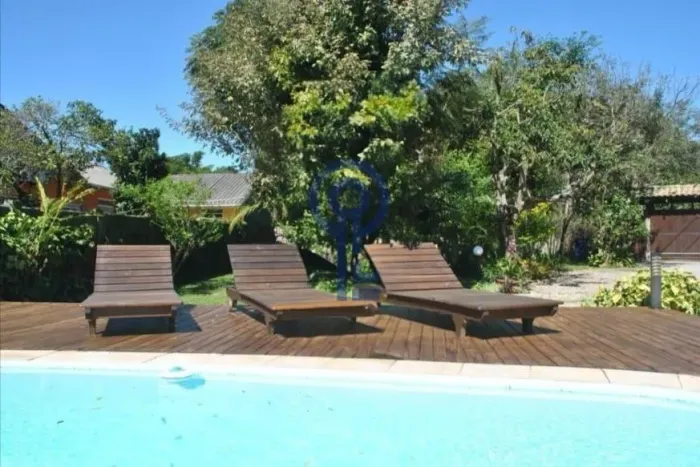 Casa com 7 dormitórios no Pântano do Sul