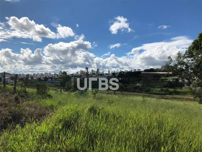 Terreno com 665m² à venda no bairro Jardim Inconfidência