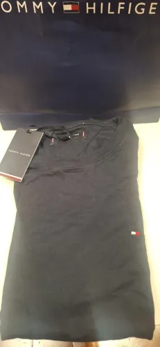 Camiseta Tommy Hilfiger original nova