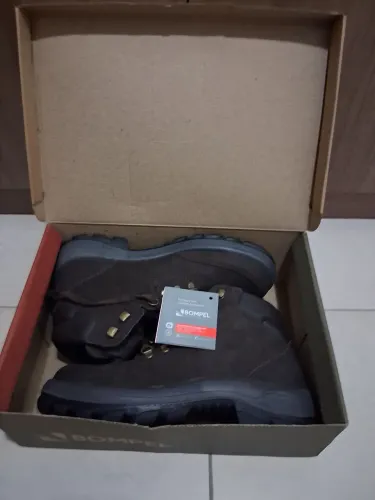 Bota Profissional Bompel Nova (na caixa)