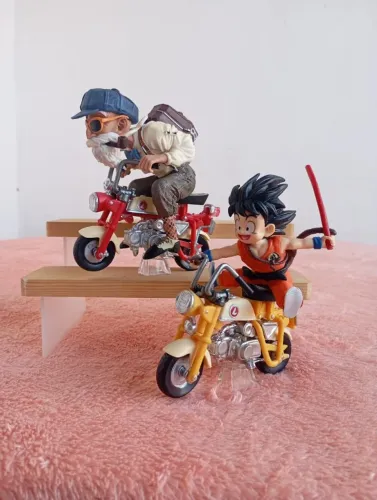 Dragon Ball - Goku e Mestre Kame na moto