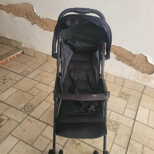 Carrinho de bebê compacto