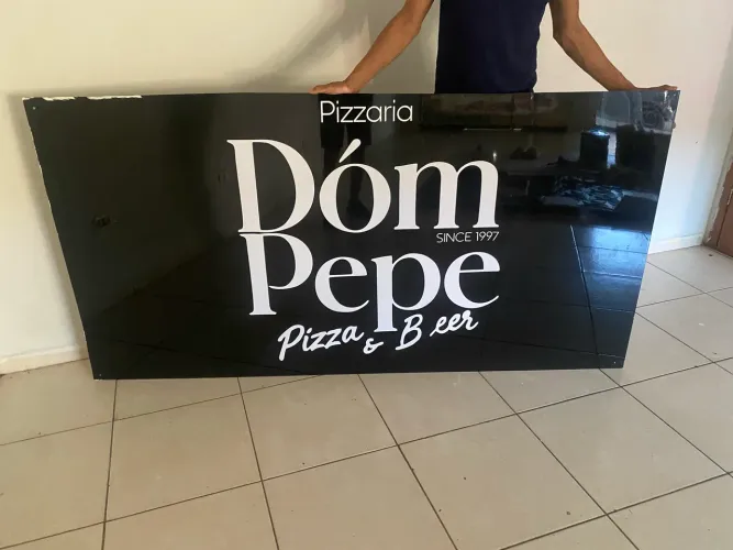 Placa acrílico pvc preta