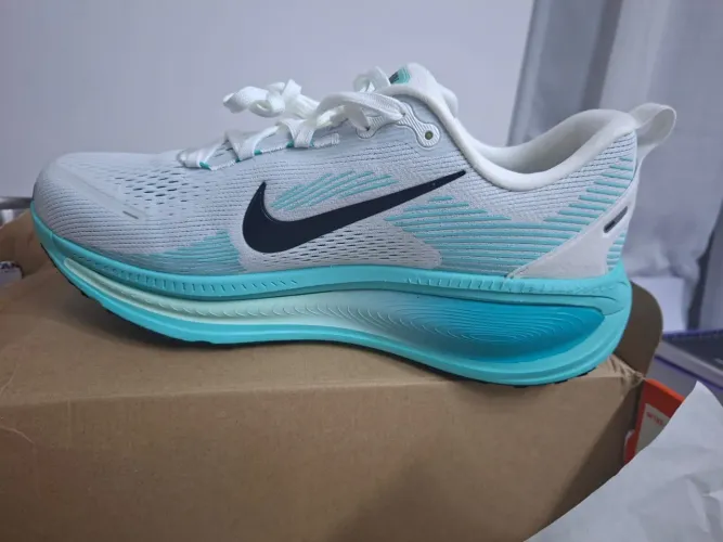 Tênis Nike Vomero 18