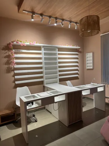 Esmalteria mesa para manicure e spa dos pés completo, oportunidade única.