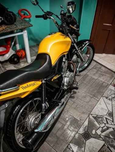 Honda CG 150 Amarela - Linda, Econômica e Pronta para Rodar