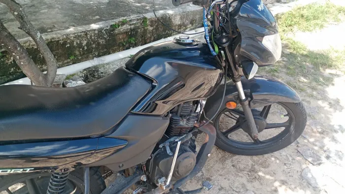 Muito bem conservada pronta para andar toda revisada