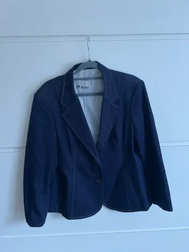 Blazer jeans com pesponto 