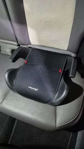 Assento de elevação marca Voyage para crianças de 15 a 36kg novo.