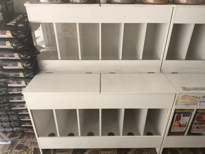 Expositores e Dispensers 12 Divisões