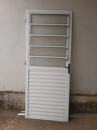 Porta alumínio
