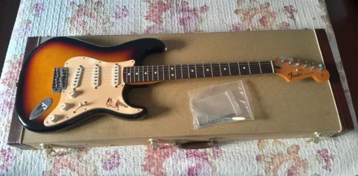 Guitarra Fender Standard (mex) Sunburst 2012