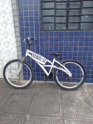 Bicicleta aro 26 quadro de alumínio e jante aero