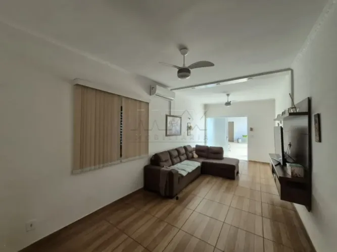 Casa à venda na Vila Ipiranga com 3 quartos, área gourmet e ampla garagem em Bauru SP
