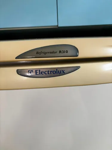 Refrigerador Electrolux modelo R310 (294 litros)