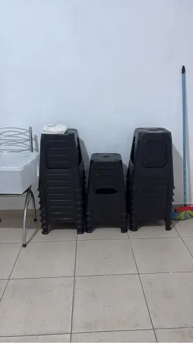Kit 20 Banquinhos Banquetas Plástico Preto Nunca Usados