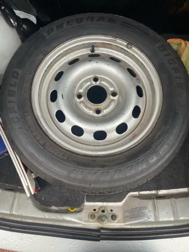 Pneu Pirelli 175/70 R14 com Roda. Ford Ka