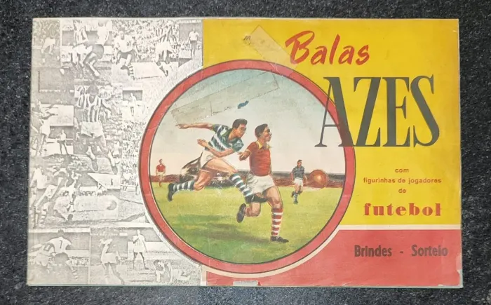 Álbum de figurinhas Azes Do Futebol 1958 com 82 figurinhas soltas