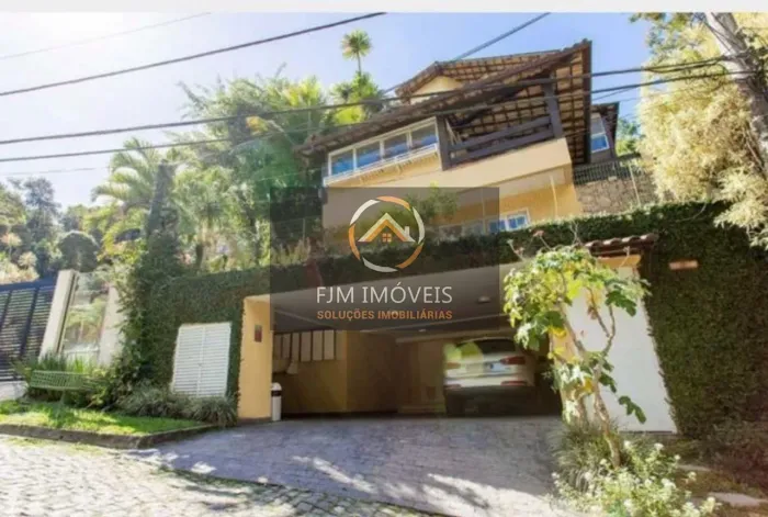 Casa de Condomínio em Pendotiba, Niterói: 3 dormitórios, 1 suíte, 2 banheiros por R$ 990.0
