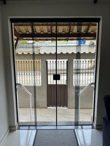 Porta de Blindex de Correr Largura 1.60 m Altura 2.10 m.