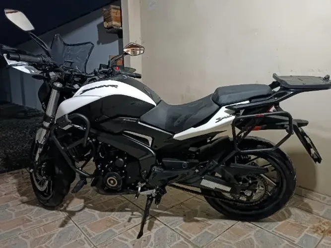 Bajaj Dominar 400 ano 2025 com 10700 km