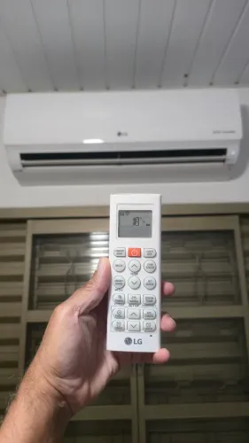 Ar Condicionado LG DUAL Inverter Voice 9000 BTUs Frio - Excelente Estado!