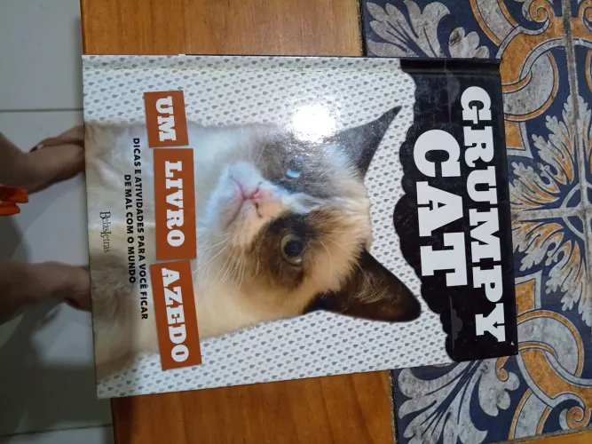Kit de Livros: Grumpy Cat e Manual de dominação mundial felina