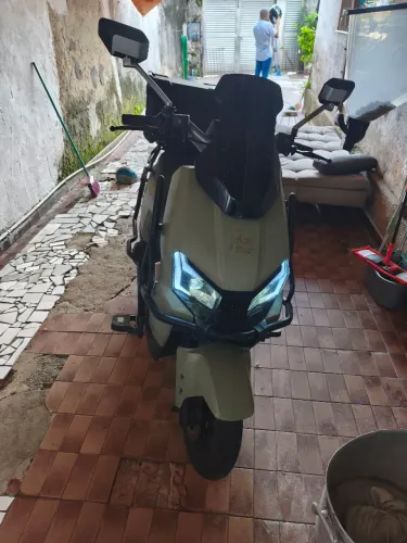 Scooter elétrica OEK M6 com freio ABS e capacidade para 200kg