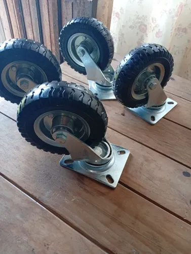 4 RODAS COM EIXO GIRATÓRIO PNEUS MACIÇOS DE 15CM ROLAMENTADOS 