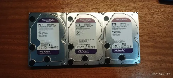 3 HDs Purple 2TB cada um. Também vendo separado, cada um por 400
